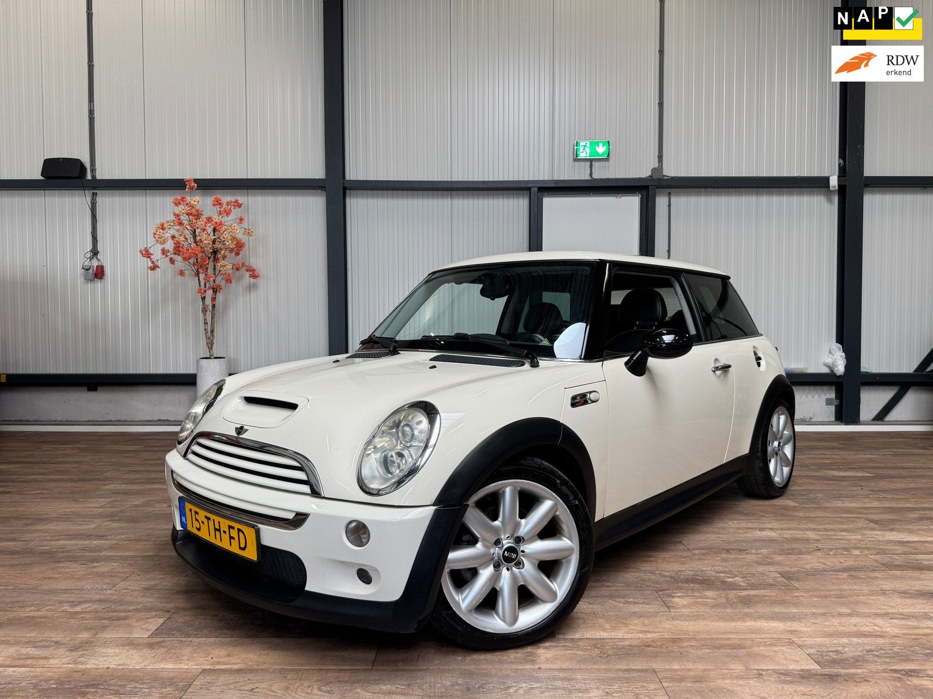 Mini 3-Deurs 1.6 Cooper S Chili Automaat / LEDER / NAVI / CL, Auto's, Gebruikt, Zwart, 4 cilinders, 4 stoelen