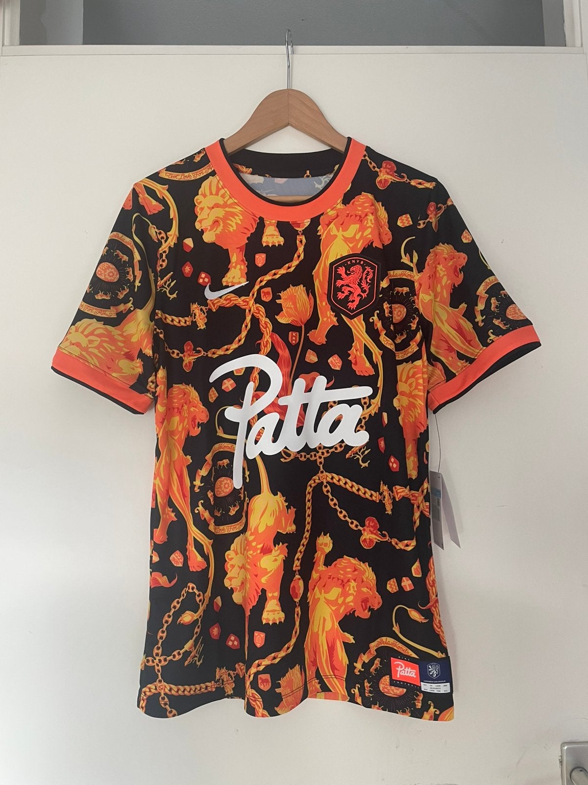 Nike x patta knvb pre-match jersey maat M., Kleding | Heren, T-shirts, Ophalen of Verzenden, Nieuw, Maat 48/50 (M), Oranje