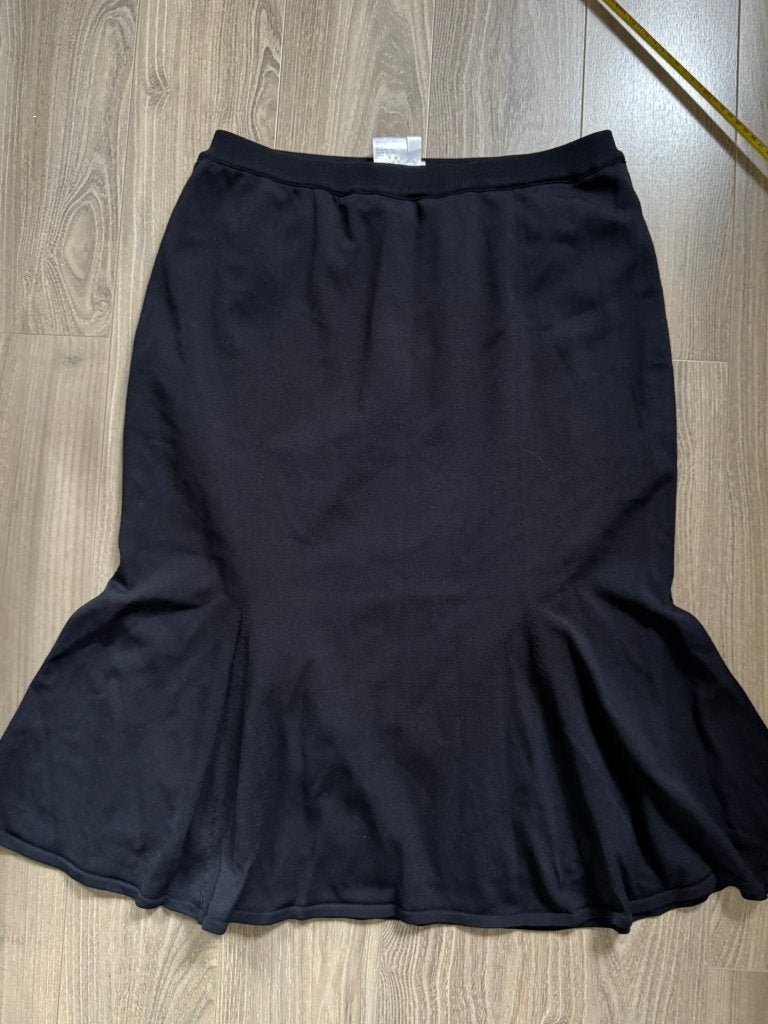 Zwarte Attitude rok met uitlopende zoom, Kleding | Dames, Ophalen of Verzenden, Zo goed als nieuw, Maat 42/44 (L), Zwart