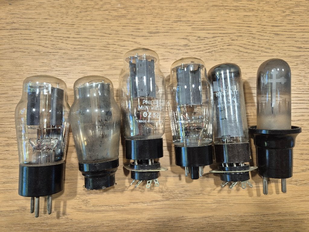 60 stuks oude radio-/elektronenbuizen Philips Miniwatt, Ophalen, Gebruikt, Audio