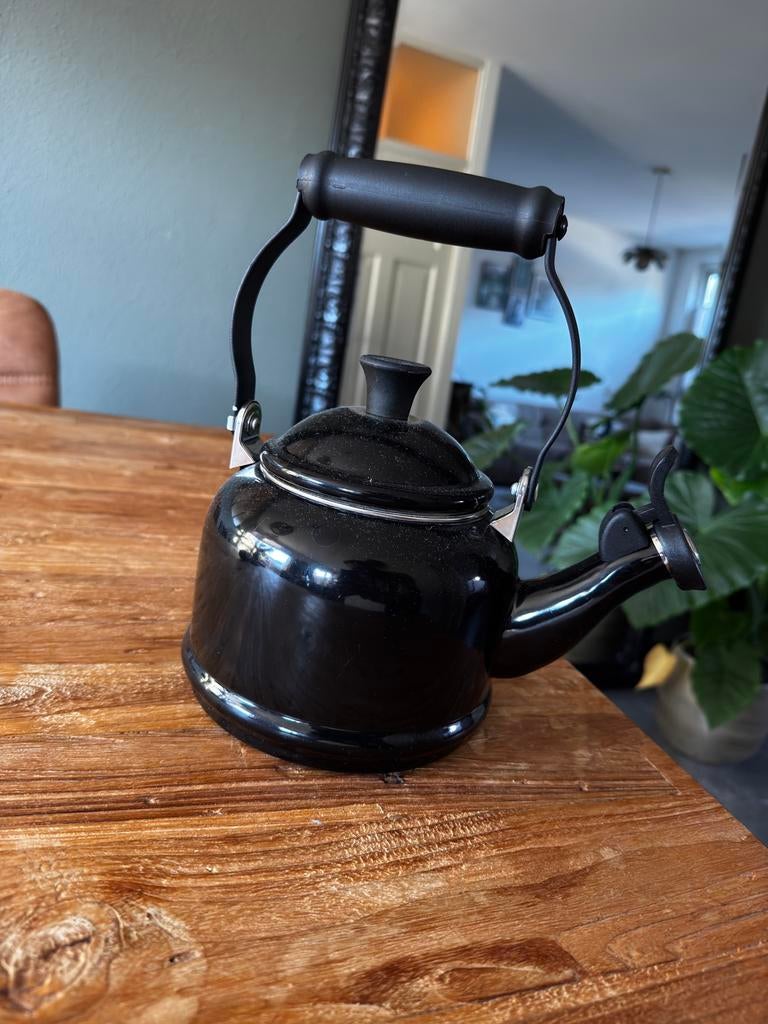 Zwarte fluitketel van Le Creuset voor gasfornuis, 1 tot 2 liter, Ophalen, Gebruikt