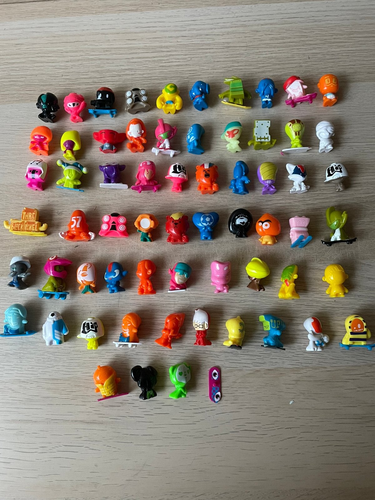 63 Gogo's Crazy Bones. Versturen kan, Verzamelen, Ophalen, Zo goed als nieuw