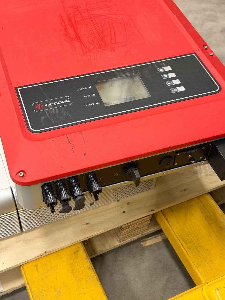 GoodWe GW10K-DT 10kW 3-fase omvormer gebruikt, Doe-het-zelf en Verbouw, Elektra en Kabels, Ophalen, Gebruikt, Omvormer