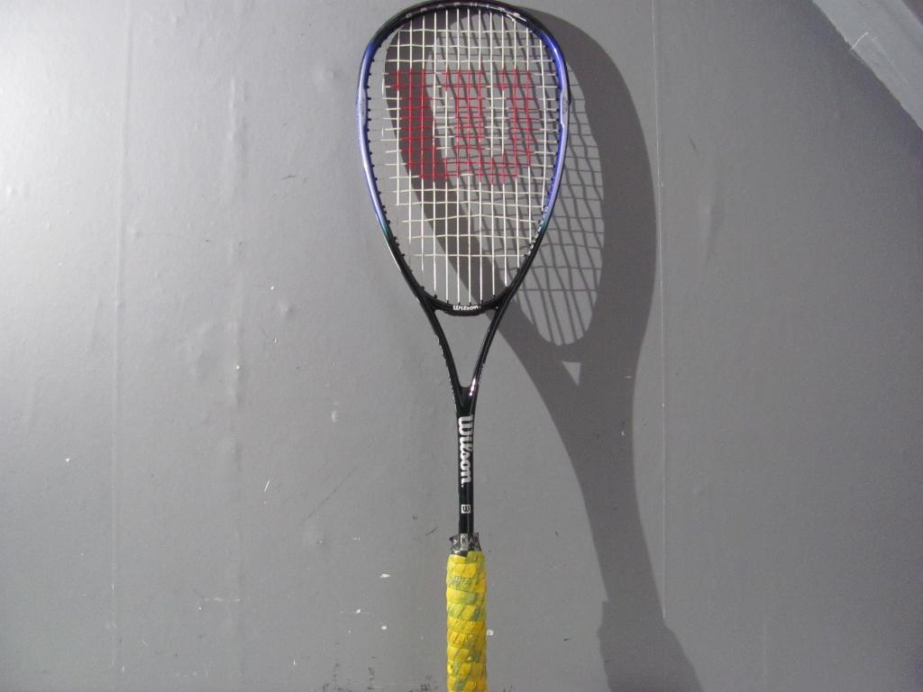 squashracket van Wilson the graphite tour, Sport en Fitness, Squash, Ophalen of Verzenden, Zo goed als nieuw, Racket, Met hoes