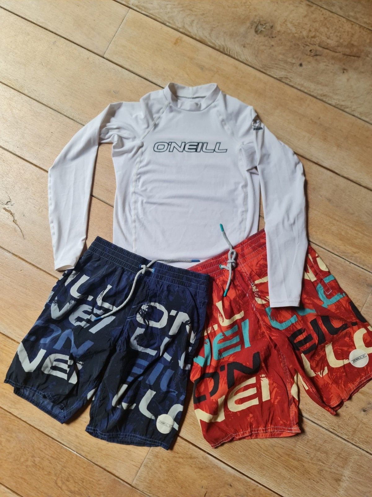 O'Neill zwemkleding set: 2 zwembroeken en UV-shirt, Ophalen of Verzenden, Gebruikt, O'Neill, Jongen