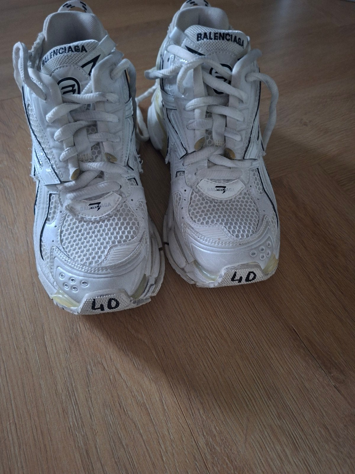 Balenciaga runner, Ophalen of Verzenden, Zo goed als nieuw, Zwart, Sneakers of Gympen