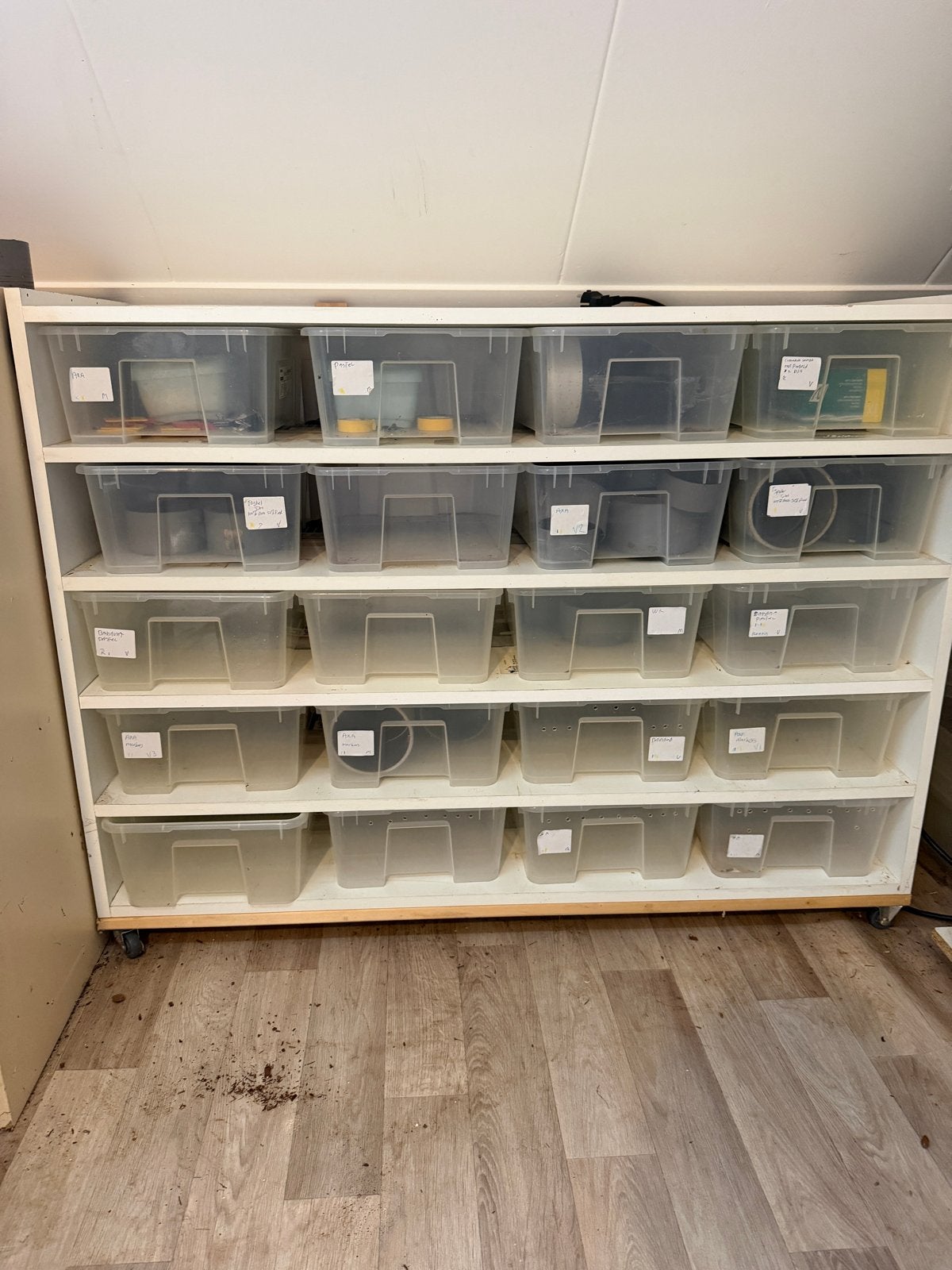 Houten reptielen rack, Ophalen