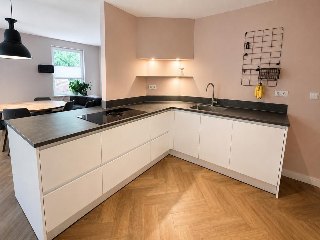 Moderne Hoekkeuken uit 2017 met Siemens en Bora apparatuur, Huis en Inrichting, Keuken | Complete keukens, Gebruikt, Overige materialen
