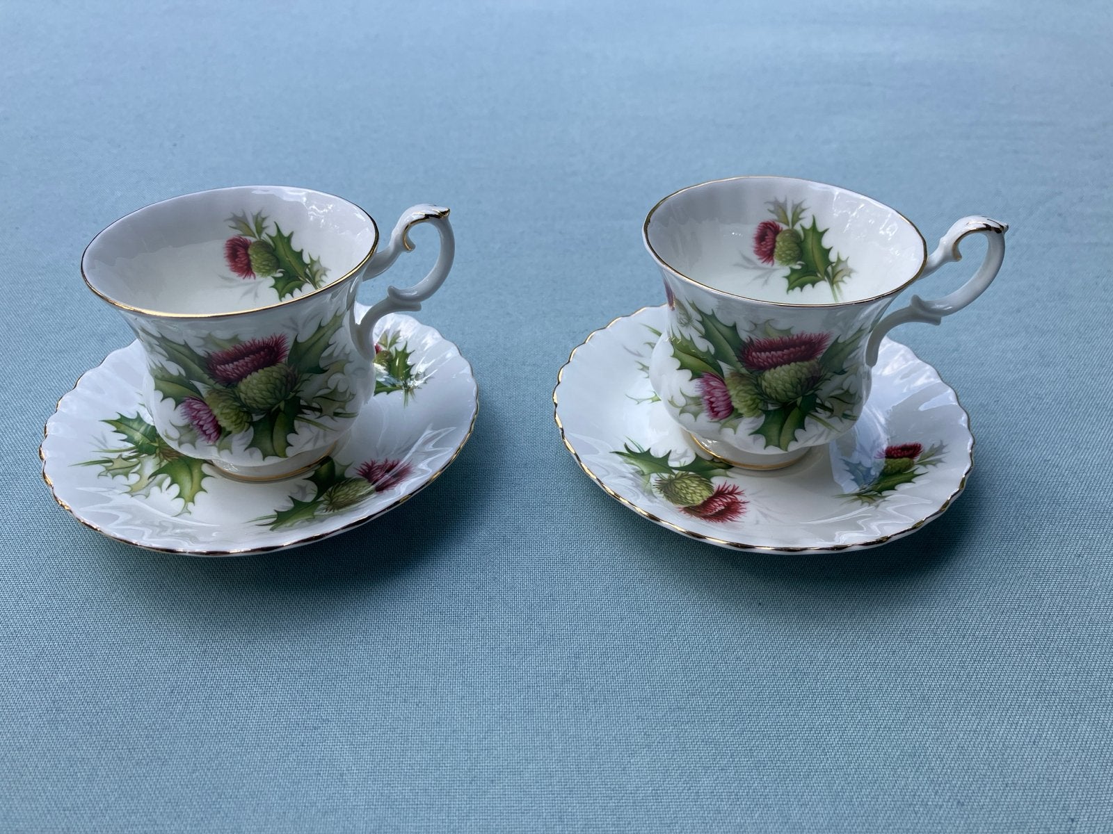 2 Royal Albert Highland Thistle koffiekopjes met schotels, Antiek en Kunst, Ophalen of Verzenden