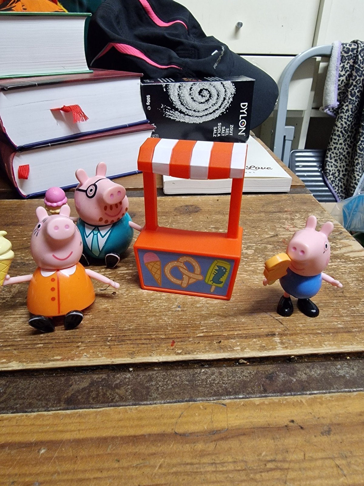 Peppa Pig speelset met figuren en kraampje, Kinderen en Baby's, Ophalen of Verzenden, Gebruikt, Jongen of Meisje