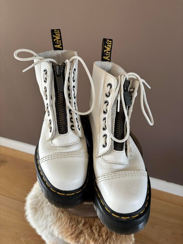 Dr. Martens Sinclair zo goed als nieuw maat 38, Ophalen of Verzenden, Zo goed als nieuw, Wit, Lage of Enkellaarzen
