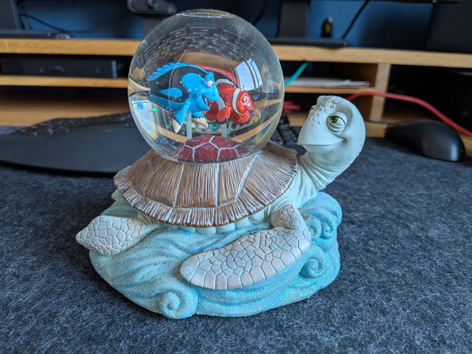 Disney Finding Nemo snowglobe - verkleurd, Ophalen of Verzenden, Overige figuren, Gebruikt, Beeldje of Figuurtje