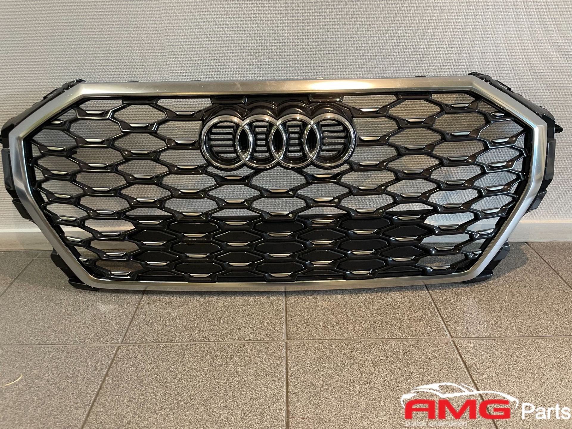 Audi Q3 SQ3 S line 83F853651B, AUDI AG, Kundenbetreuung@audi.de, Nieuw, Auto-Union-Strasse 1
85045  Ingolstadt, DE