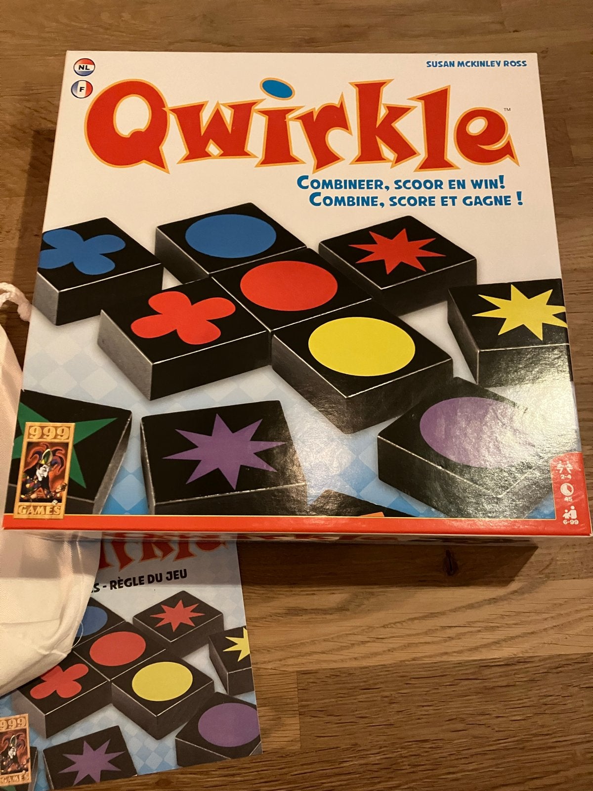 Qwirkle bordspel - Combineer, scoor en win!, Een of twee spelers, Ophalen of Verzenden, Zo goed als nieuw
