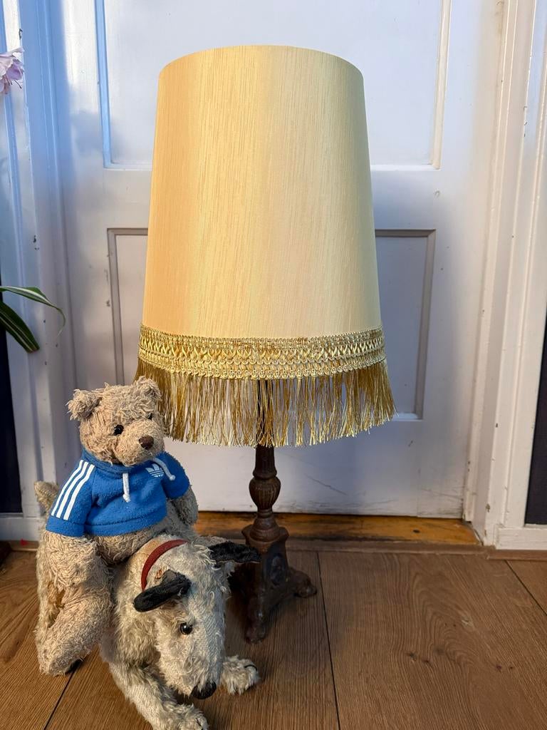 Gezellige Ouderwetse Beige Lampenkap met Gouden Franje, Huis en Inrichting, Lampen | Lampenkappen, Beige, Rond, Ophalen of Verzenden