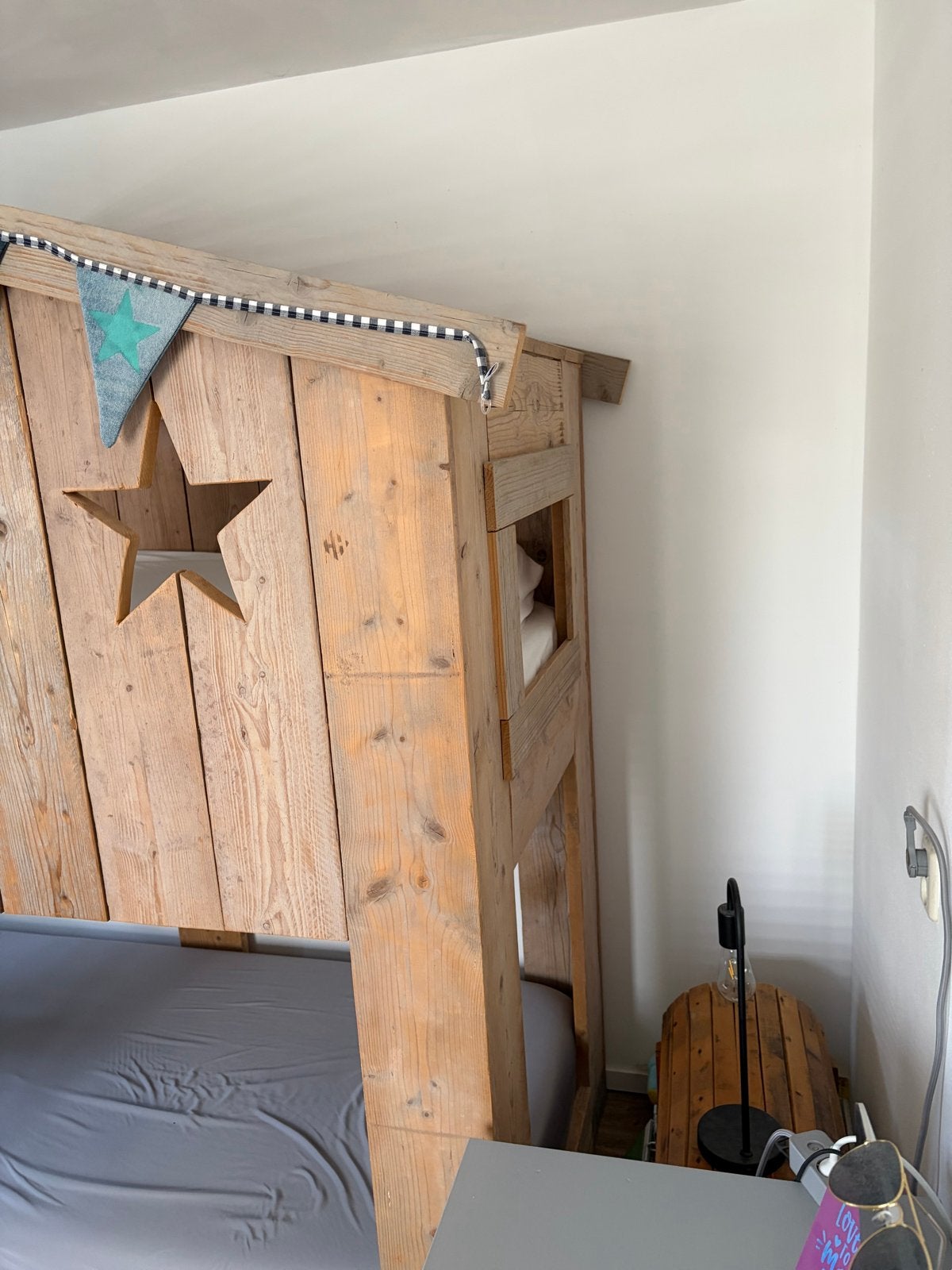 Handgemaakt houten stapelbed in huisjesvorm, Ophalen, Gebruikt, 100 cm of meer, Hoogslaper of Stapelbed
