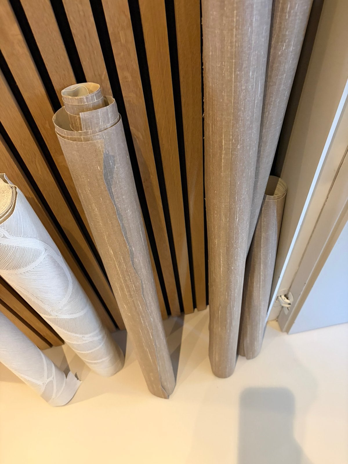Restjes Elitis Cosa Silk en Arte Manilla behang, Huis en Inrichting, Stoffering | Behang, Ophalen, Natuurlijk, Beige, Structuur
