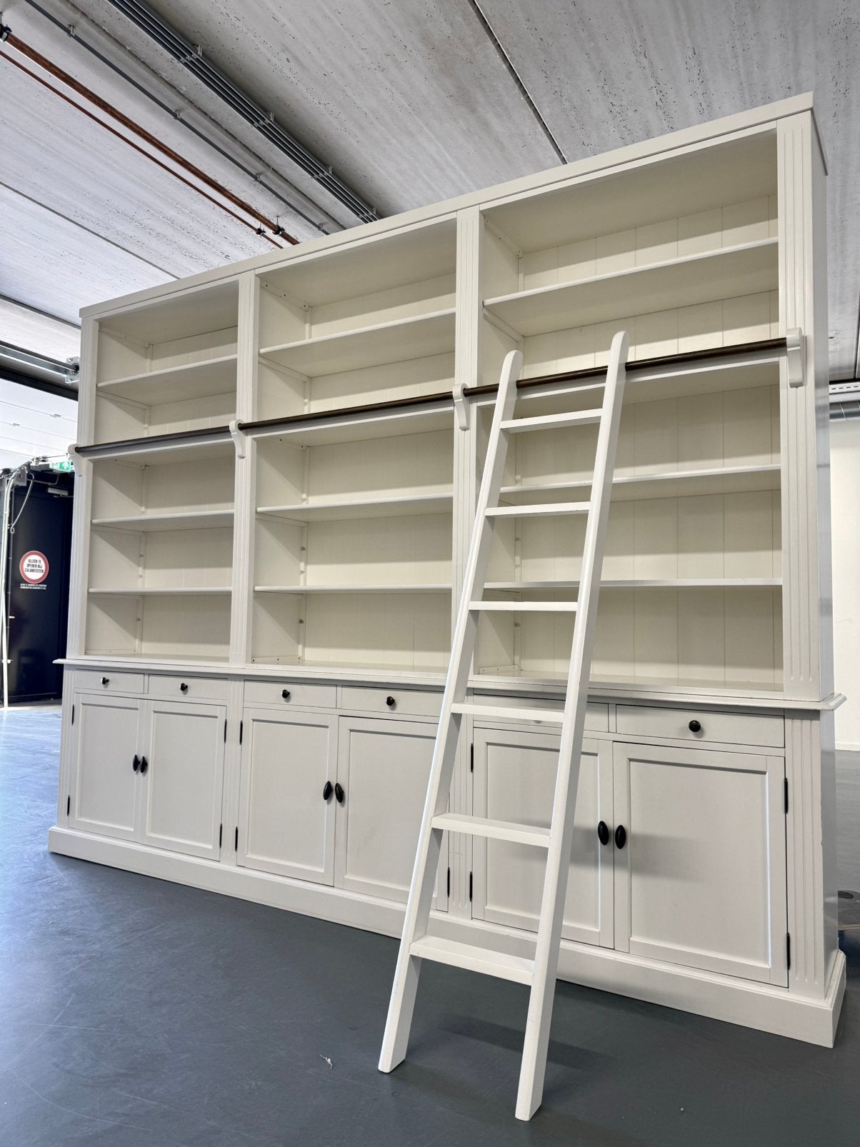 Grote Landelijke Boekenkast met Bibliotheek ladder #K41, Huis en Inrichting, Met deur(en), 200 cm of meer, Pakhuis Zuidwest, Ophalen of Verzenden