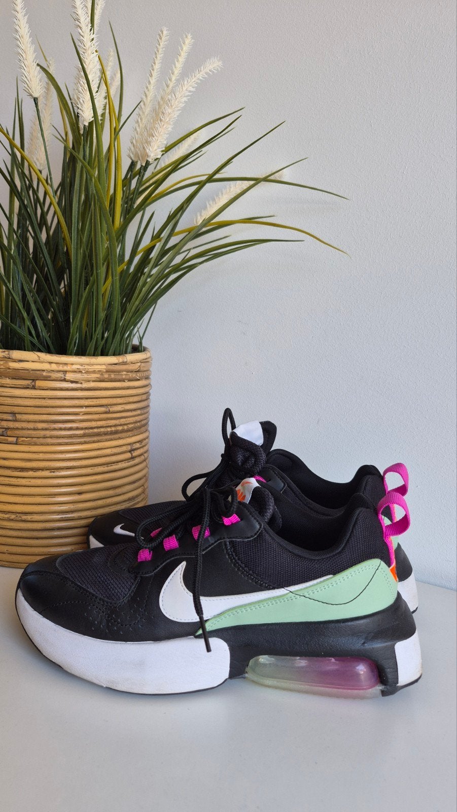Nike Air max verona black/cosmic fuchsia maat 39, Ophalen of Verzenden, Zo goed als nieuw, Zwart, Sneakers of Gympen