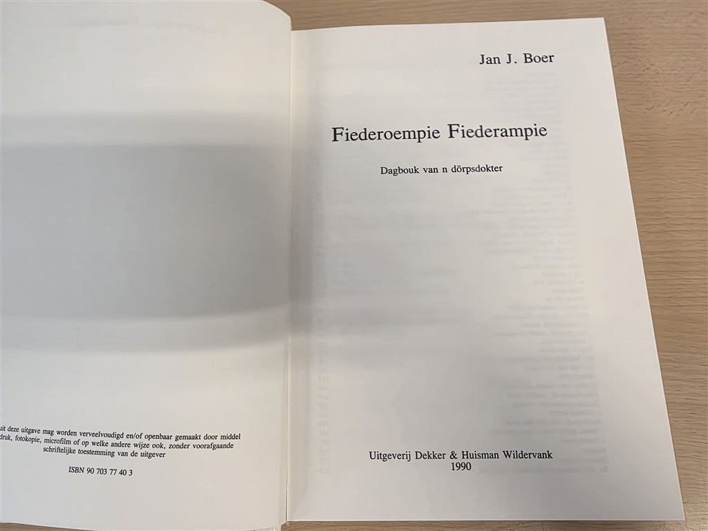 Fiederoempie — Dagbouk van \'n Dörpsdokter — Jan J. Boer, Boeken, Ophalen of Verzenden, Gelezen