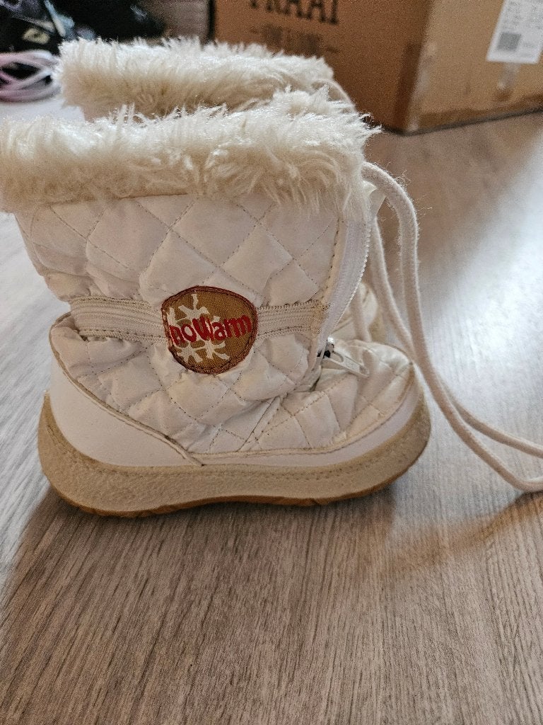 Winterlaarzen snowboots meisje maat 22-23 in goede staat, Kinderen en Baby's, Kinderkleding | Schoenen en Sokken, Meisje, Ophalen of Verzenden