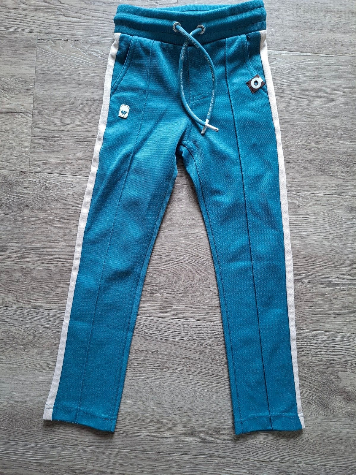 Leuke Funky Flavours joggingbroek maat 110/116, Kinderen en Baby's, Kinderkleding | Overige, Ophalen of Verzenden, Zo goed als nieuw