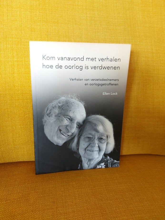 Kom vanavond met verhalen hoe de oorlog is verdwenen - Lock., Ophalen of Verzenden, Tweede Wereldoorlog, Zo goed als nieuw, Overige onderwerpen