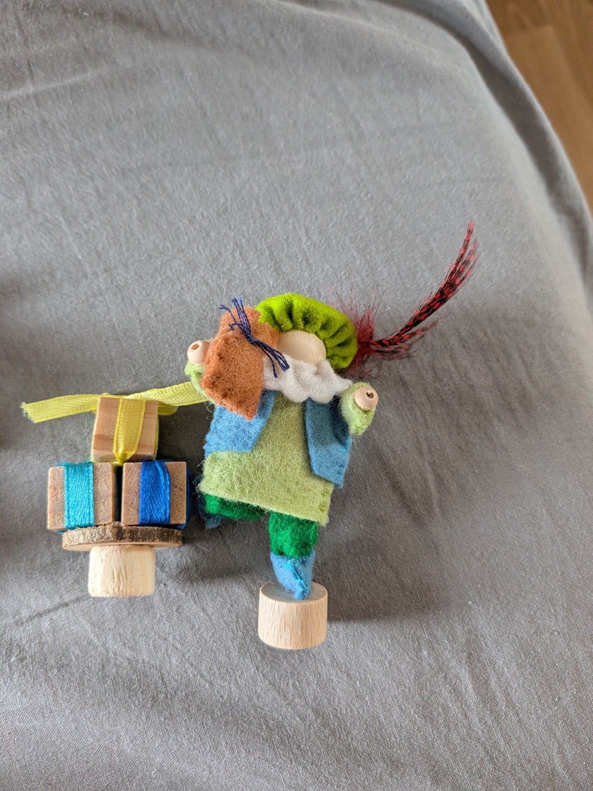 Pietje en kadootjes steker voor Grimms jaarring wolvilt, Ophalen of Verzenden, Nieuw