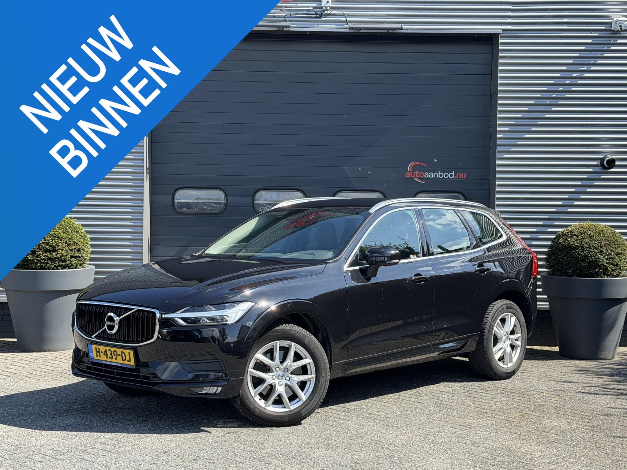 Volvo XC60 2.0 D4 Momentum | Camera | Navigatie | Lederen Be, Auto's, Gebruikt, Euro 6, 1969 cc, Zwart