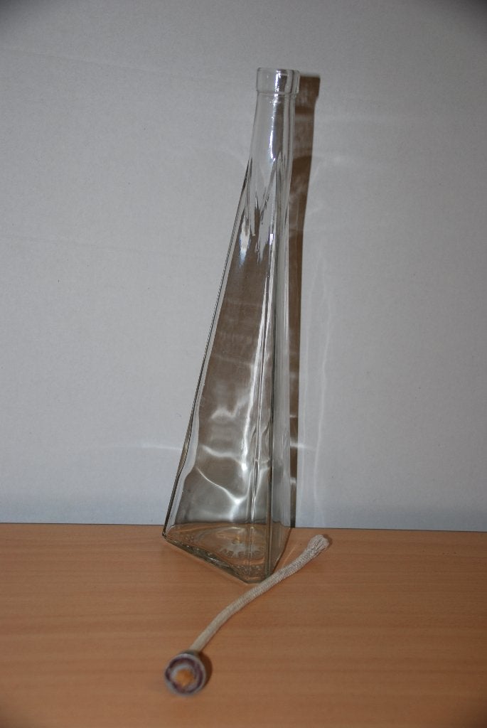 Vaas met lont.                  Met driehoek bodem., Huis en Inrichting, Overige materialen, Gebruikt, Ophalen of Verzenden, 33 cm