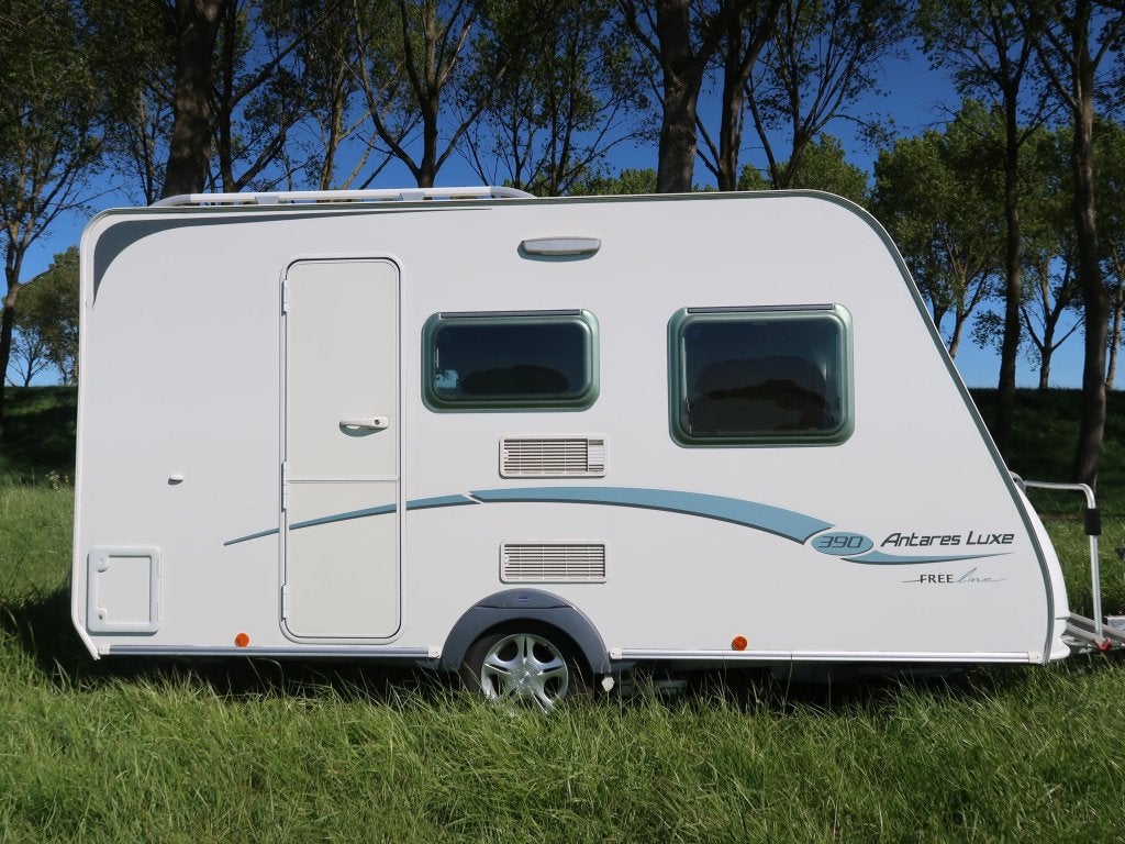TOPSTAAT: Caravelair Antares Luxe 390 / voortent, Caravans en Kamperen, Caravans, Bedrijf, Treinzit, 750 - 1000 kg, Schokbreker
