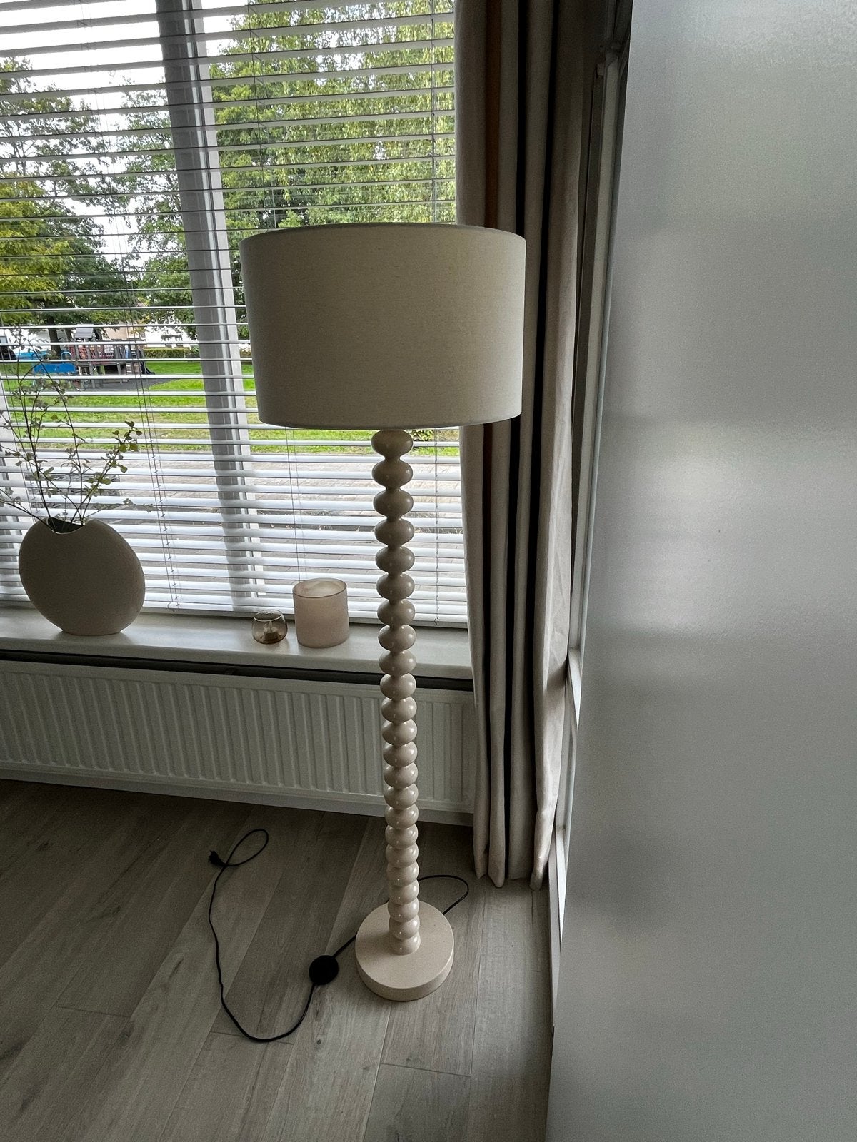 Staande lamp met stoffen kap Greige, Ophalen, Zo goed als nieuw, Hout, 150 tot 200 cm