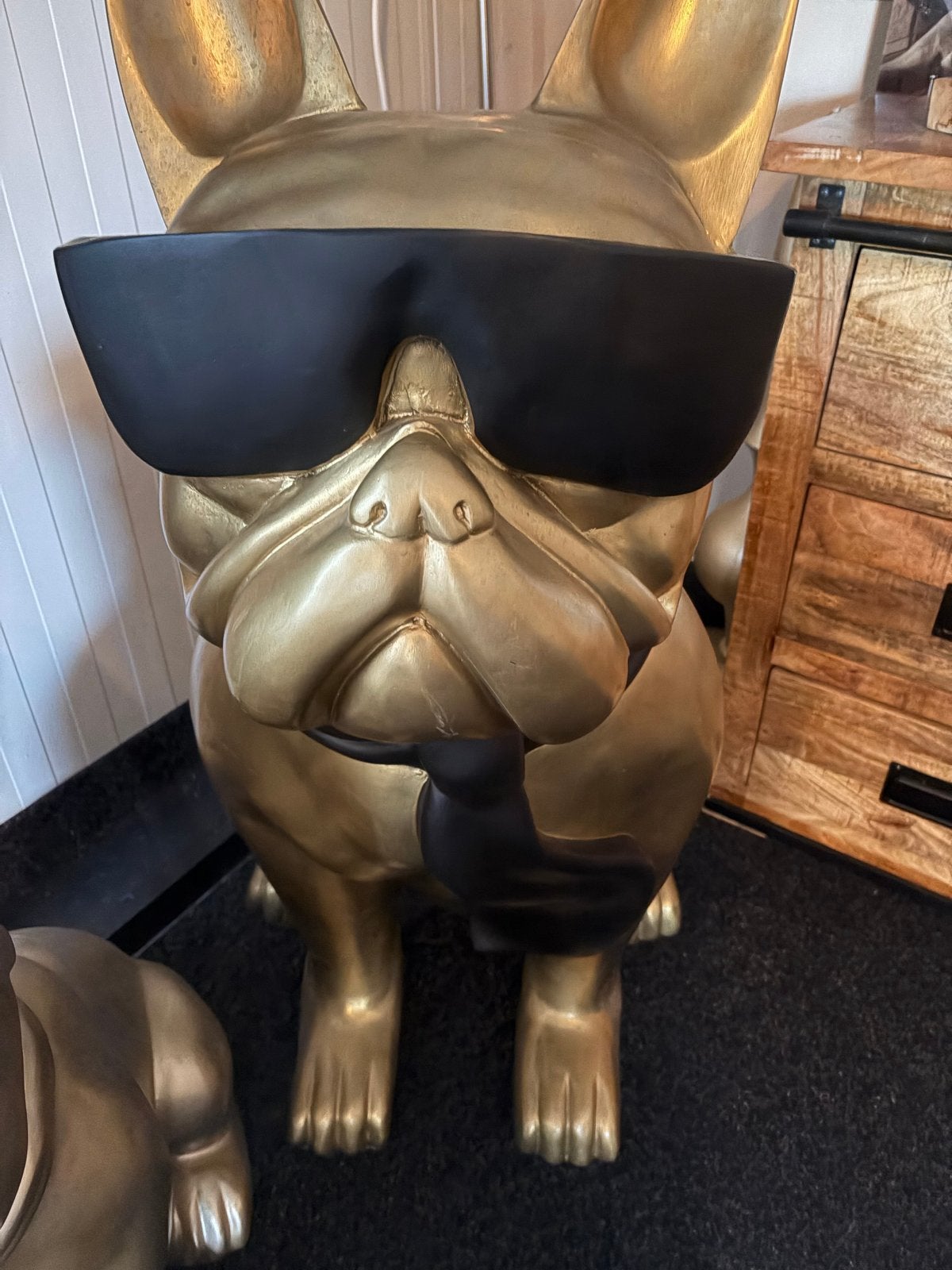 2 Grote Gouden Franse Bulldog Beelden met Zonnebril, Ophalen of Verzenden, Gebruikt, Goud, Modern