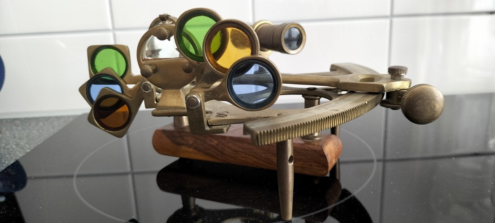 Antieke Messing Sextant op Houten Voet - Decoratief, Antiek en Kunst, Ophalen of Verzenden