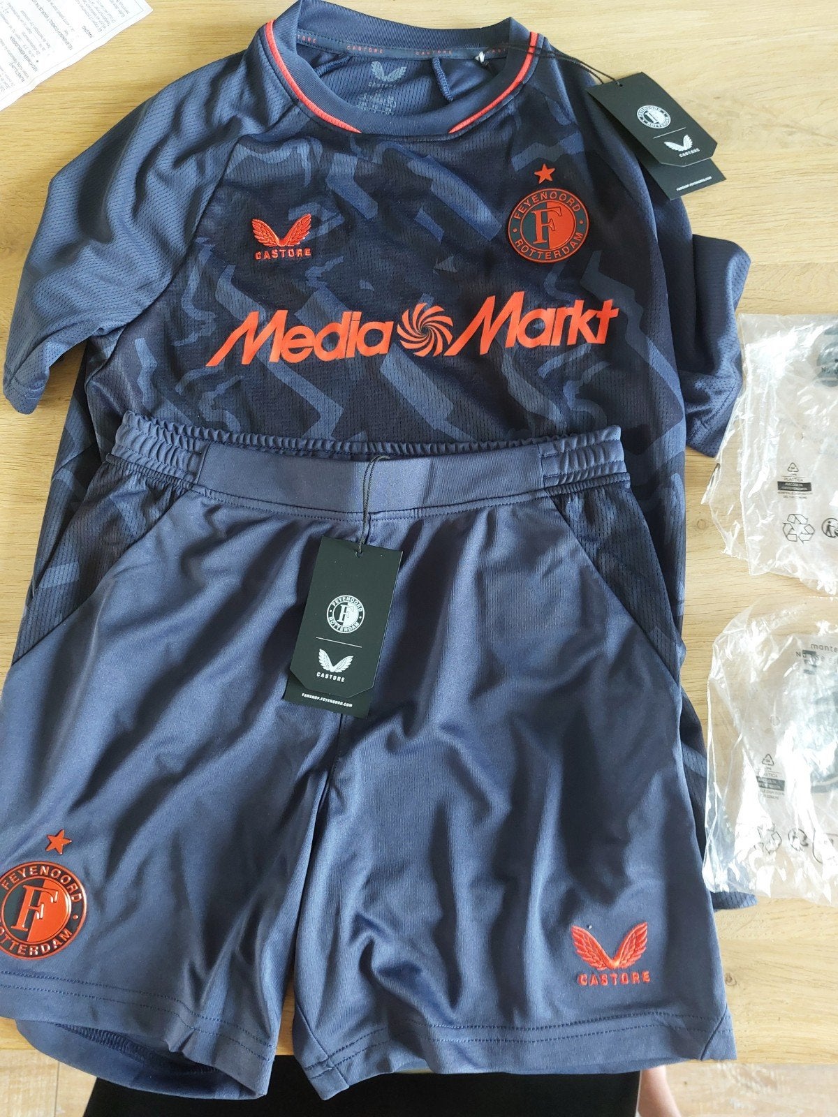 Feyenoord uit tenue maat 158 - Nieuw met kaartjes, Kinderen en Baby's, Ophalen, Nieuw, Castore, Jongen