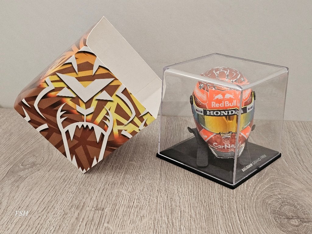 SALE: Helm 1:4 + HANS, M. Verstappen, GP Belgie '21. <NIEUW>, Ophalen of Verzenden, Nieuw, Formule 1