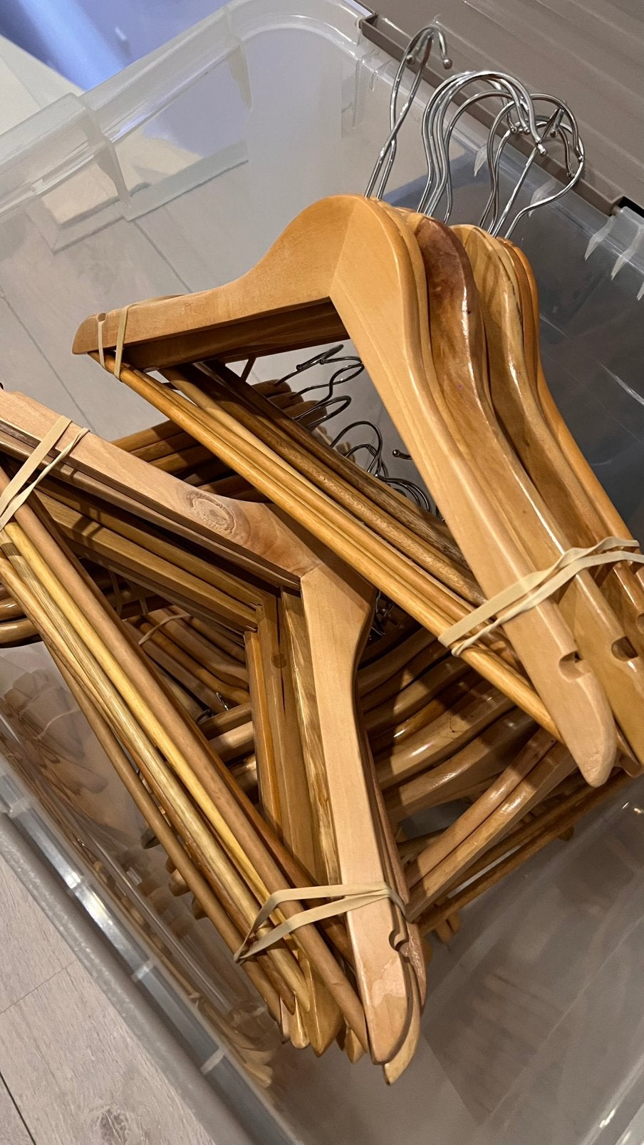 60 stuks houten kledinghangers, Kleding | Dames, Ophalen, Zo goed als nieuw, Hout