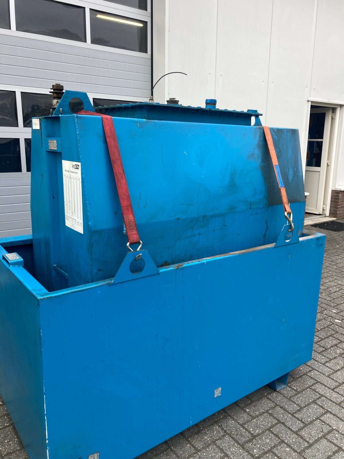 Olie tank met lekbak kiwa gekeurd 1500 liter, Ophalen, Gebruikt, Overige merken