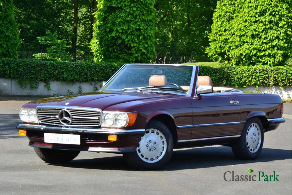 Mercedes-Benz SL-Klasse 560 SL (bj 1987, automaat), Auto's, Oldtimers, Achterwielaandrijving, Beige, Cabriolet, Bedrijf