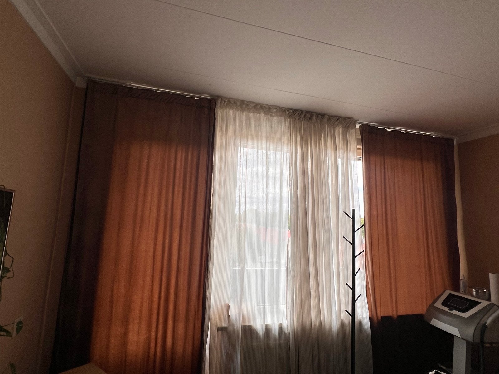 Set van bruine overgordijnen en witte vitrage, Ophalen, Bruin, Fluweel, Lichtdoorlatend