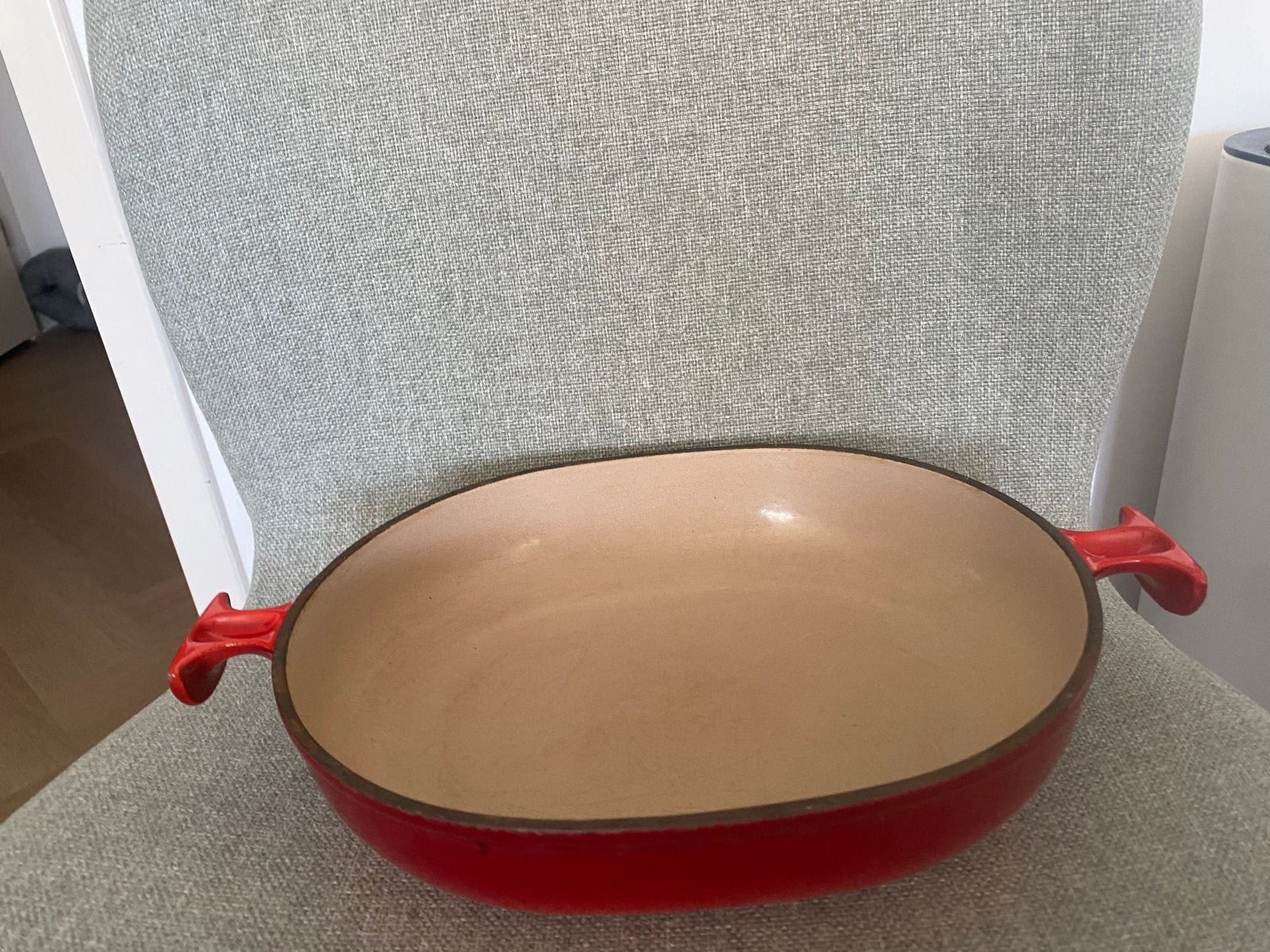 Le Creuset braadpan rood - Gietijzer - Maat 25, Gebruikt, Met handvatten, Le Creuset, Ophalen of Verzenden