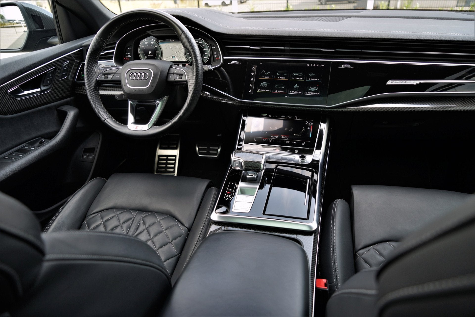 Audi Q8 55 TFSI e quattro S-line Competition GoodwoodGreen R, Auto's, Automaat, Dealer onderhouden, Gebruikt, Zwart
