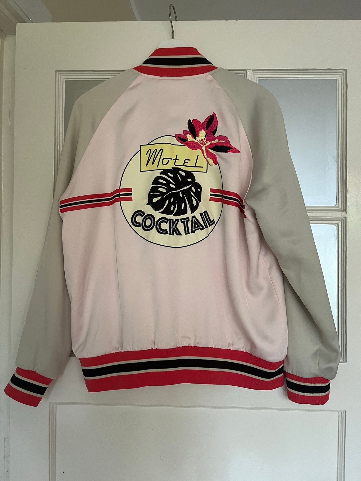 Bomberjack & Other Stories met borduursels, Kleding | Dames, Ophalen of Verzenden, Zo goed als nieuw, Maat 36 (S), Roze