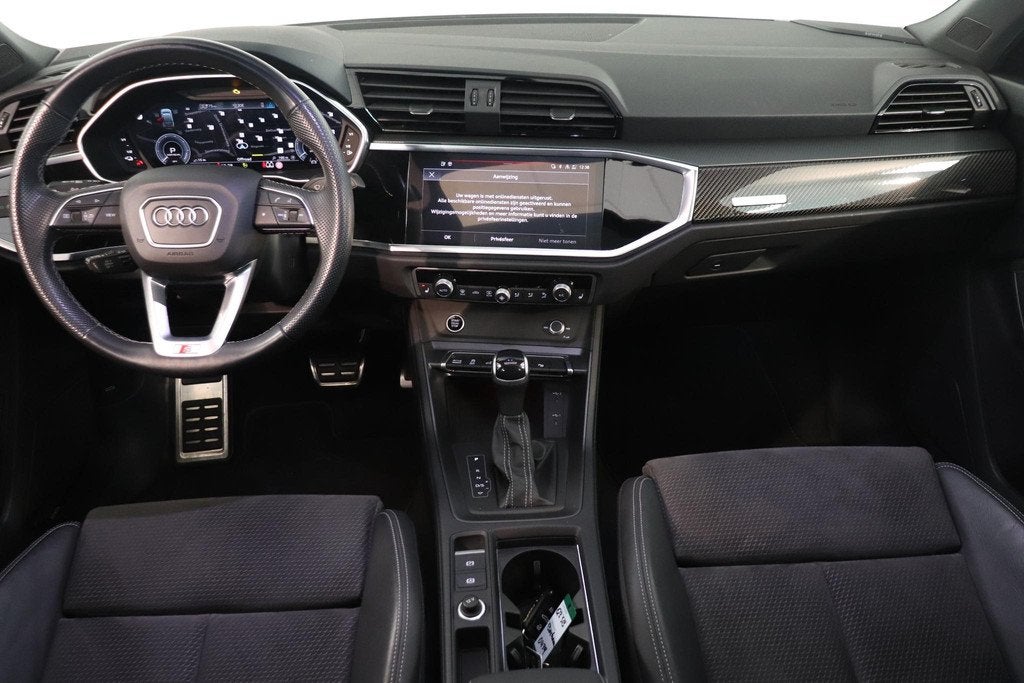 Audi Q3 Sportback 45 TFSI e S Edition | SONOS audio | PANO |, Auto's, Audi, Gebruikt, Leder en Stof, Wit, Plug-in hybride