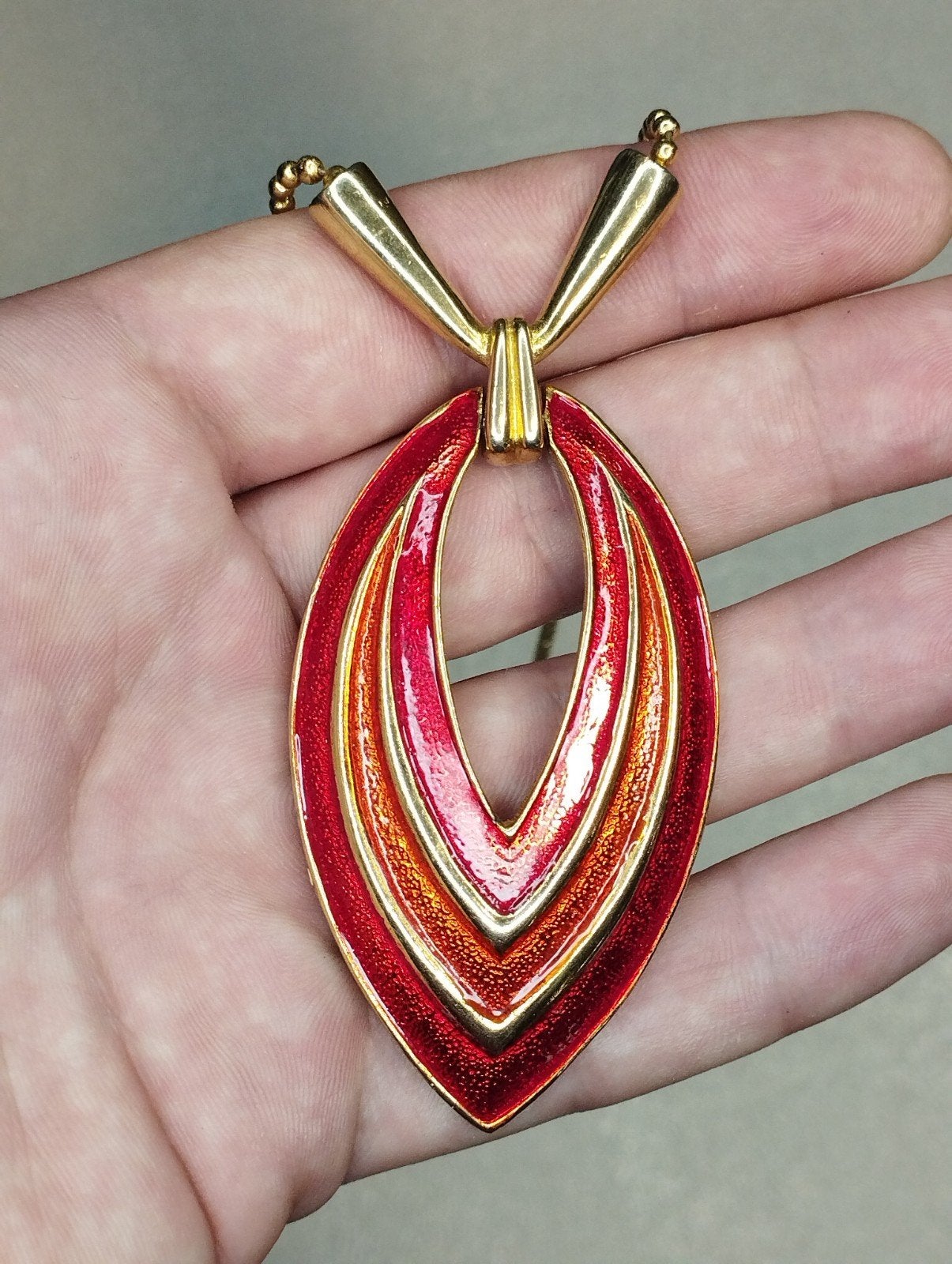 Prachtige vintage hanger met merkteken TRIFARI 51101, Sieraden, Tassen en Uiterlijk, Ophalen of Verzenden, Zo goed als nieuw, Zilver