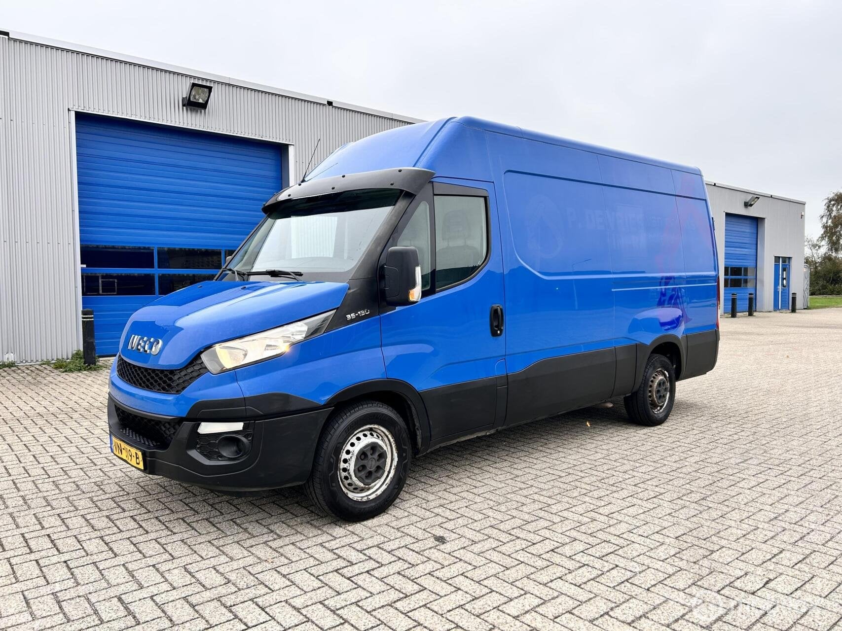 Iveco Daily 35C13V 2.3 352 H2 L3, Auto's, Euro 5, Gebruikt, Zwart, Iveco