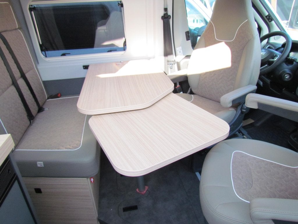 Malibu First Class Two Room 640 LERB Automaat,, Automaat, Buscamper of Camperbus, Ringverwarming, Malibu