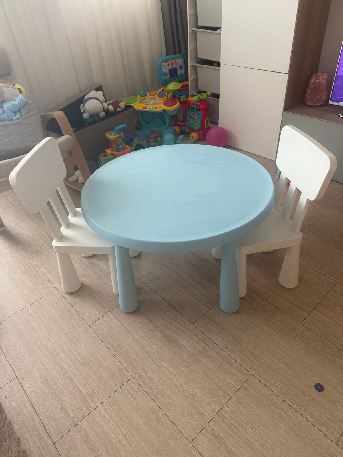 Ikea MAMMUT kinder tafel met twee stoelen, Ophalen, Gebruikt, Tafel(s) en Stoel(en)