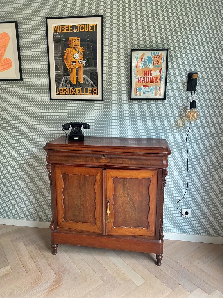 VERKOCHT Antiek notenhouten meidenkastje / halfhoog kabinet, Ophalen, Gebruikt, Klassiek, Antiek, 25 tot 50 cm