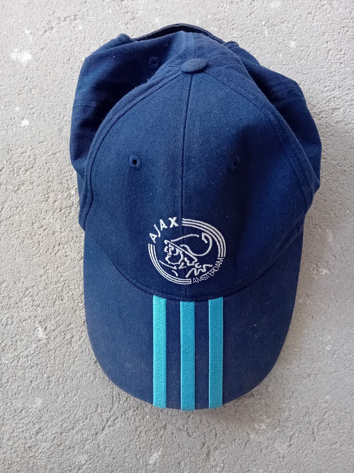 Sportpet Adidas Ajax, Ophalen